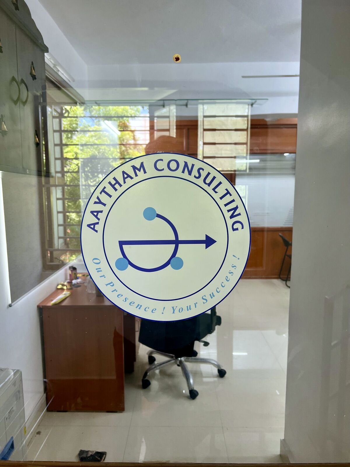 400 sqft office entrance
